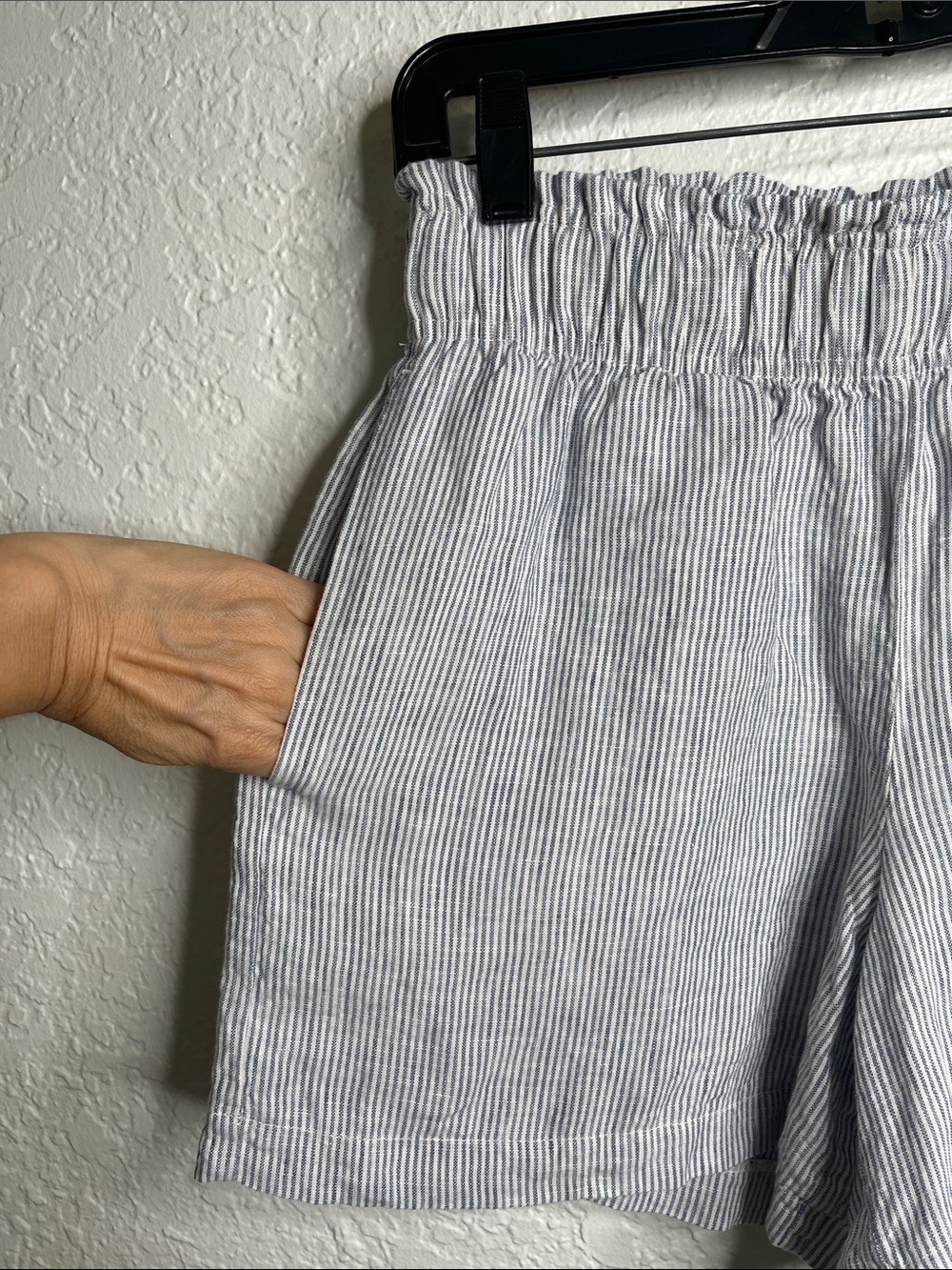 Quince 100% European Linen High Waisted Shorts in Blue Pinstripe Sz S - Picture 5 of 6